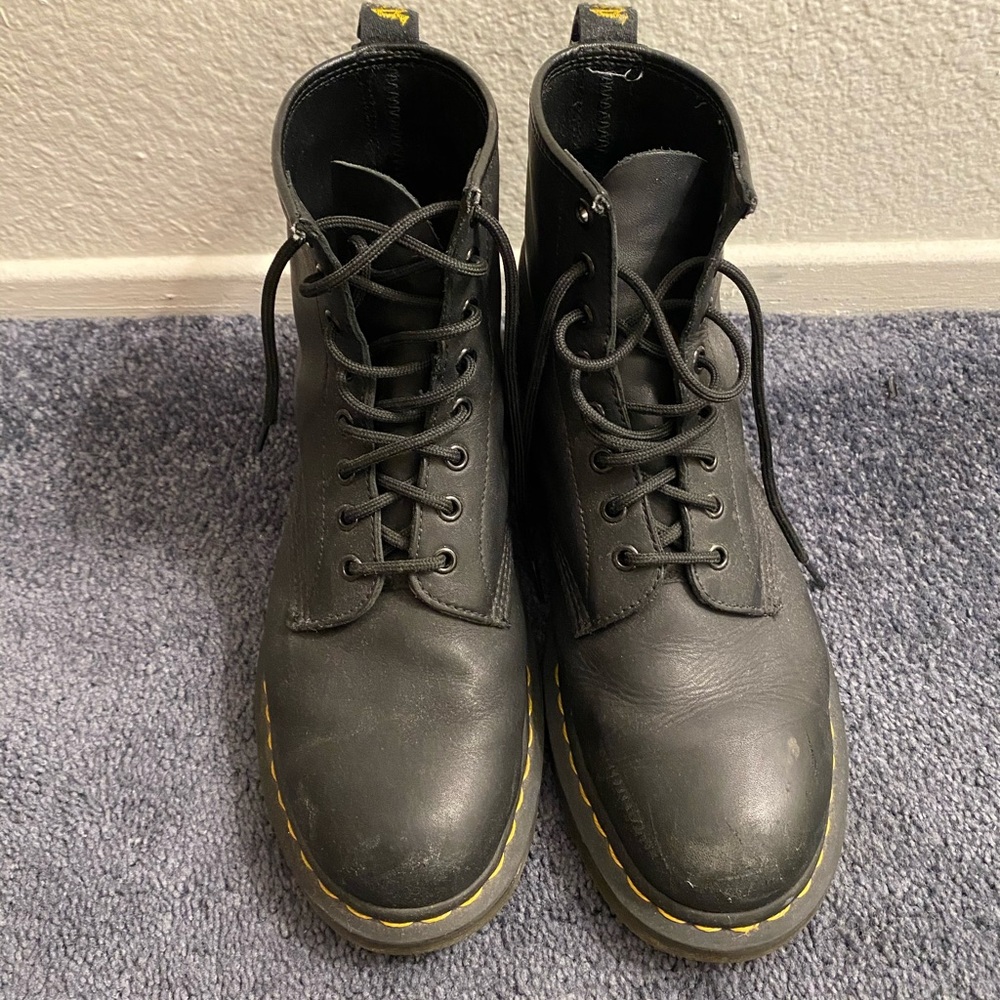 Black Doc Martens Women’s 10